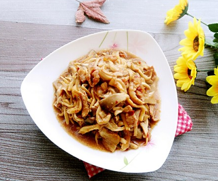 平菇炒肉的做法 具有增强抵抗力的功效