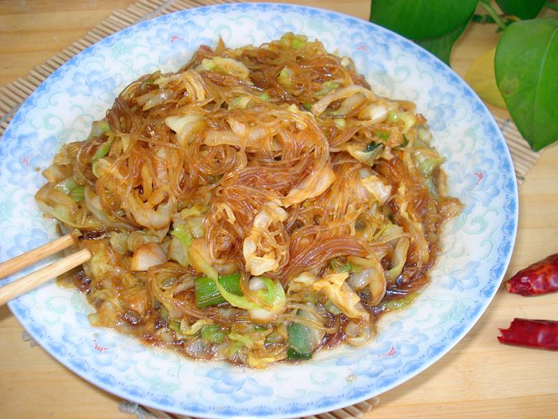 简单易做的家常炒菜 包菜炒粉丝的做法