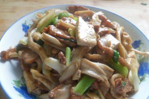 平菇炒肉的做法  具有增强抵抗力的功效