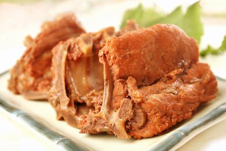 酱骨架的做法  吃了让你允指回味