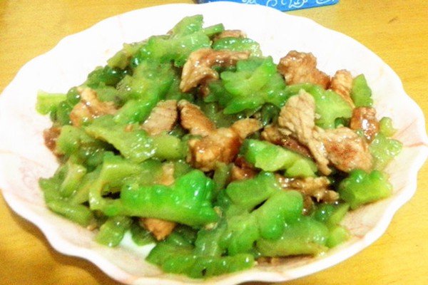 苦瓜炒肉的做法 促进饮食消炎退热