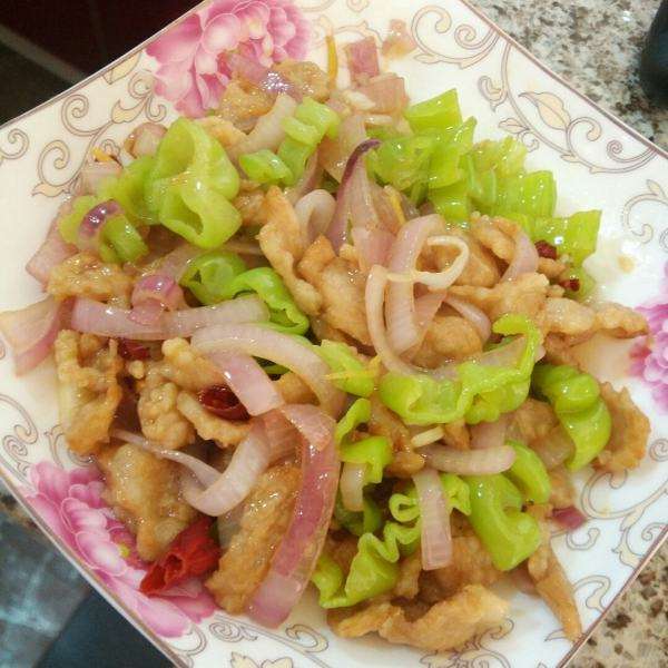 这样做洋葱炒肉 好吃跟本停不下来