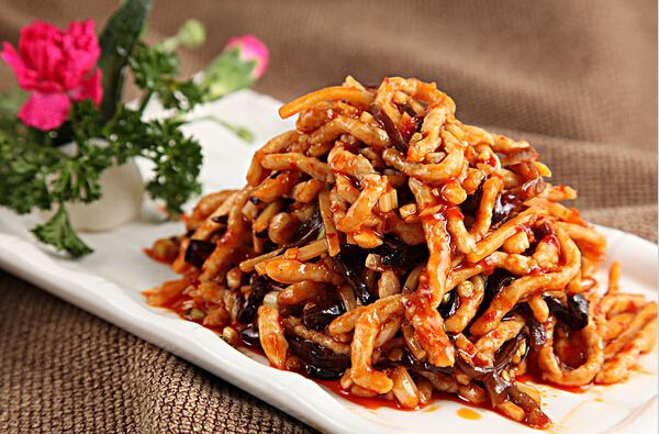 大家熟悉的家常菜鱼香肉丝的做法