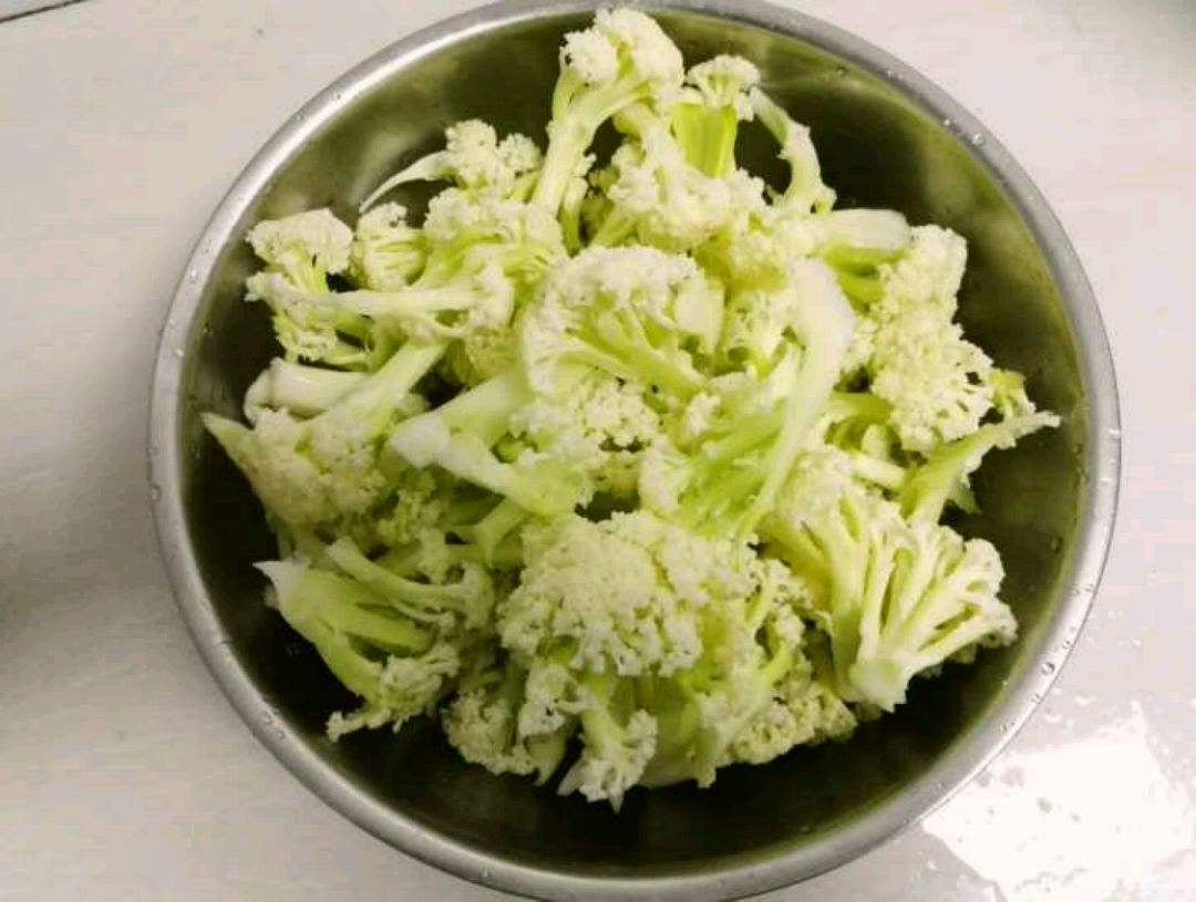 菜花咋做好吃 菜花蒸着吃营养丢不了