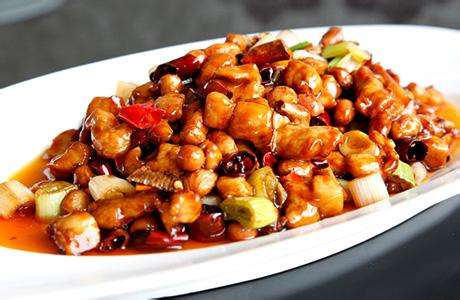 家常的宫保鸡丁的做法，让你爱不释口