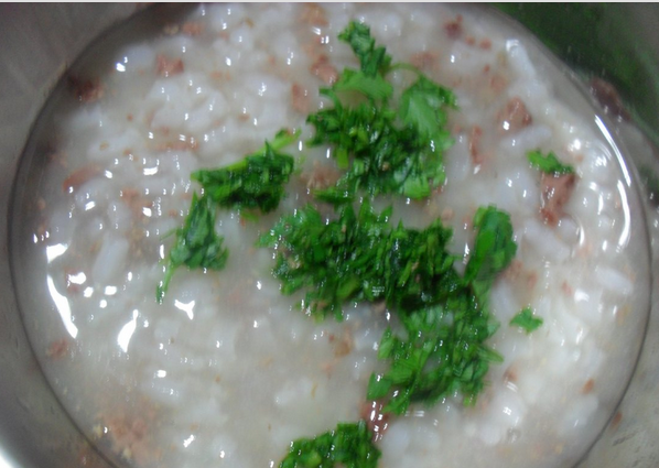 鸡肝粥的简单做法  具有养血明目功效