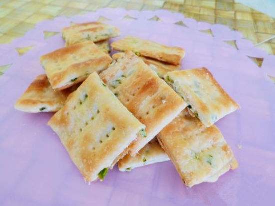制作葱油饼干全过程 看完就不用在买了