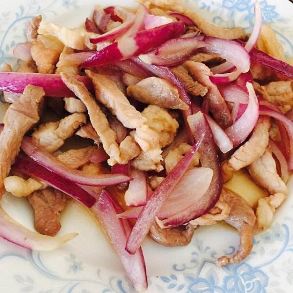 这样做洋葱炒肉 好吃跟本停不下来