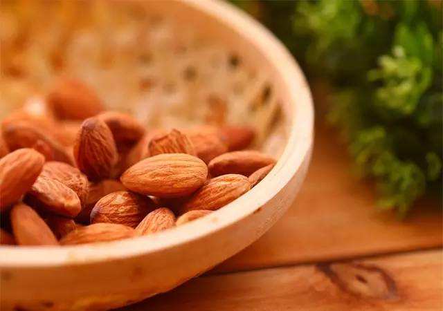 杏仁的吃法 正确吃能减少癌症抗肿瘤的作用