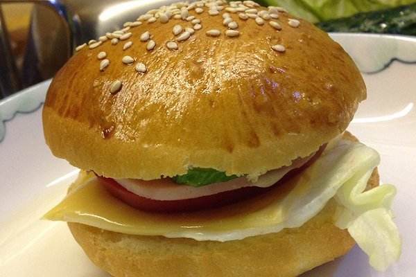 几种经典的汉堡包做法 足不出户也能吃上美味的汉堡