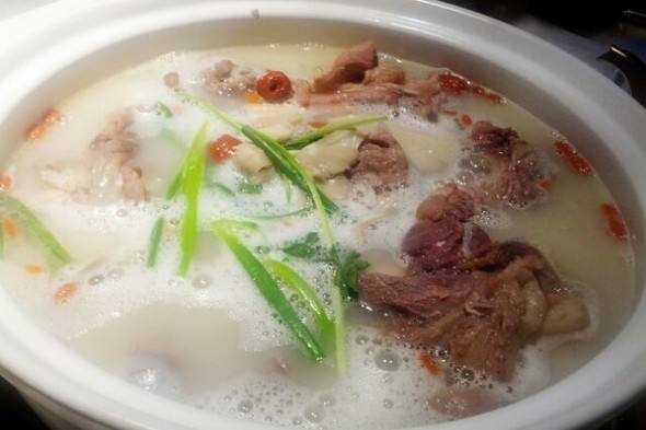 2种大骨汤的做法 煮得好吃的窍门分享