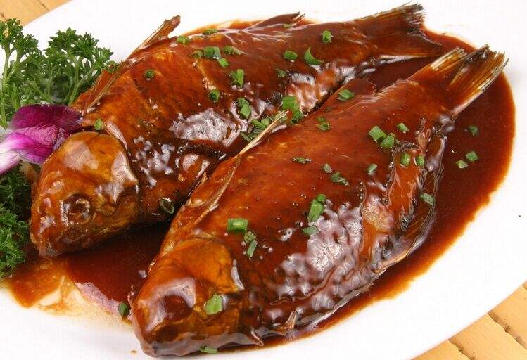 学会这道红烧鲫鱼，让你扣住家人的胃