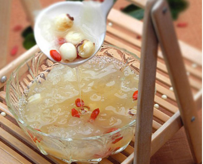 银耳莲子汤的作用 怎样做银耳莲子汤才好吃