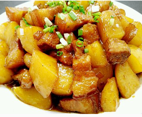 五花肉烧土豆 独特的经典菜让你回味不穷