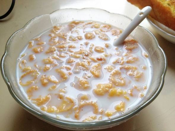 牛奶燕麦粥具有两大功效 是女性美白减肥的首选