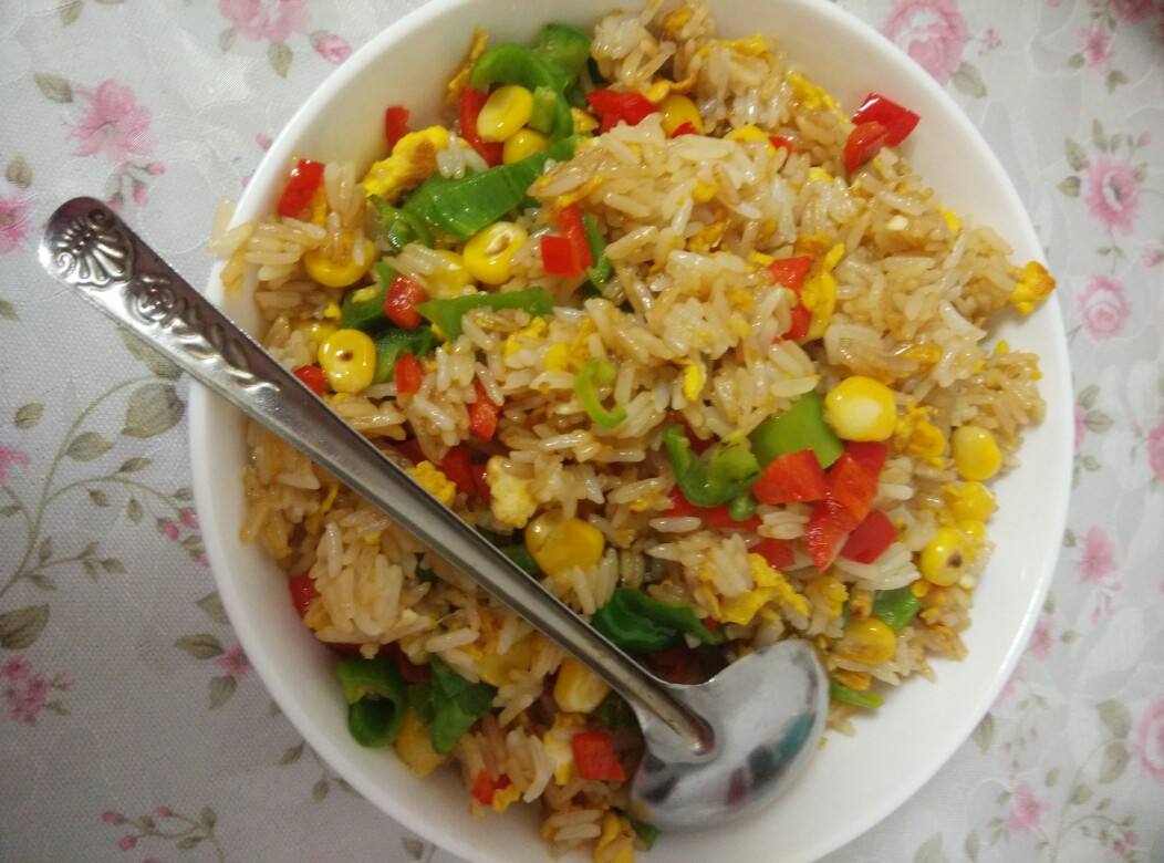 黄金蛋炒饭的做法 剩饭最佳的解决办法