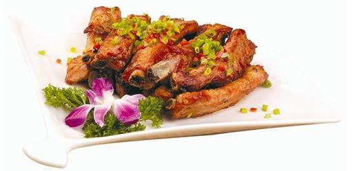 如何做美味可口又外酥里嫩的吮指排骨呢