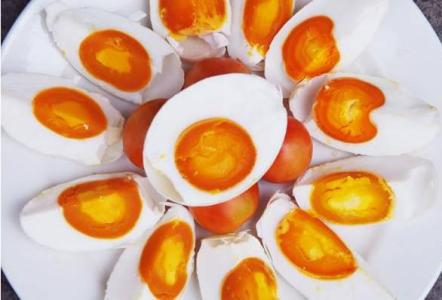 吃了这么多咸鸭蛋，你知道咸鸭蛋怎么腌的吗