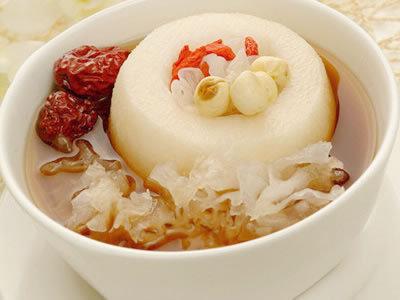 雪梨炖冰糖的功效 夏日首选防中暑的佳品