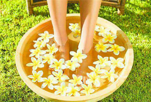 女人足部保养的8个秘诀 这样做简单又专业
