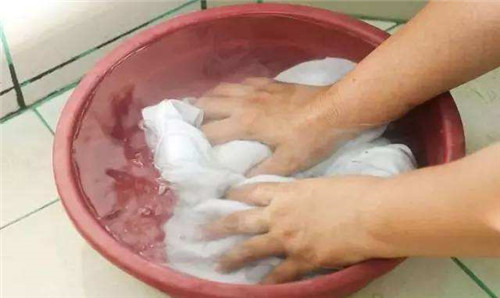 羽绒服的油渍怎么洗 4个小妙招简单又实用