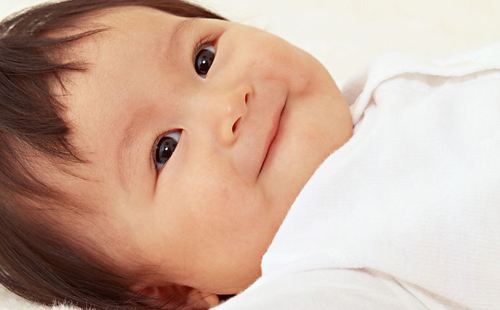 婴儿脸上起小红疙瘩 查找原因对症下药
