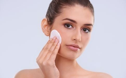 青春痘怎样消除 饮食调理和睡眠作息是关键