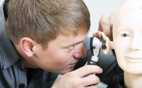 耳朵流水是怎么回事 耳朵流水要注意是炎症的发生