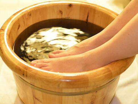 泡脚养生的正确方式与注意事项