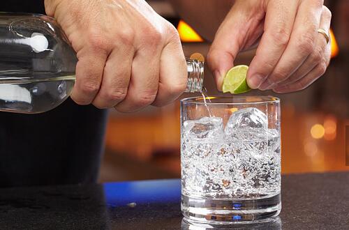 苏打水怎么做 喝苏打水的好处多