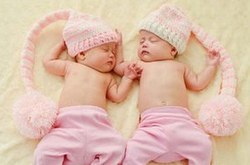 怀双胞胎的早期症状 子宫比一般的大