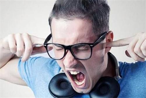 耳朵痛什么原因 中耳炎的常见症状及预防技巧