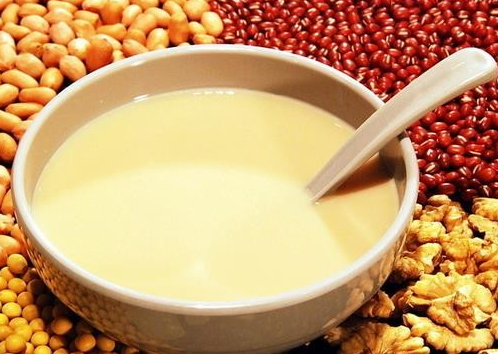 减肥的朋友喝豆浆的最佳时间点介绍