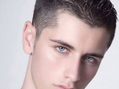 男士们怎么样消除眼袋？