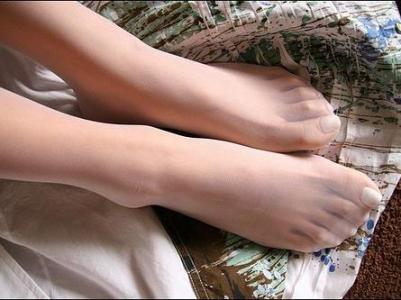 脱鞋后尴尬的脚气脚臭怎么治疗