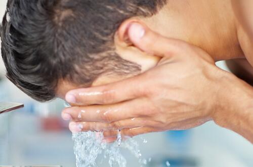 冷水洗脸 冷水洗脸有3大好处