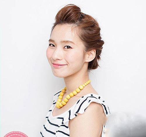 早春精美编发 彰显清新迷人气质