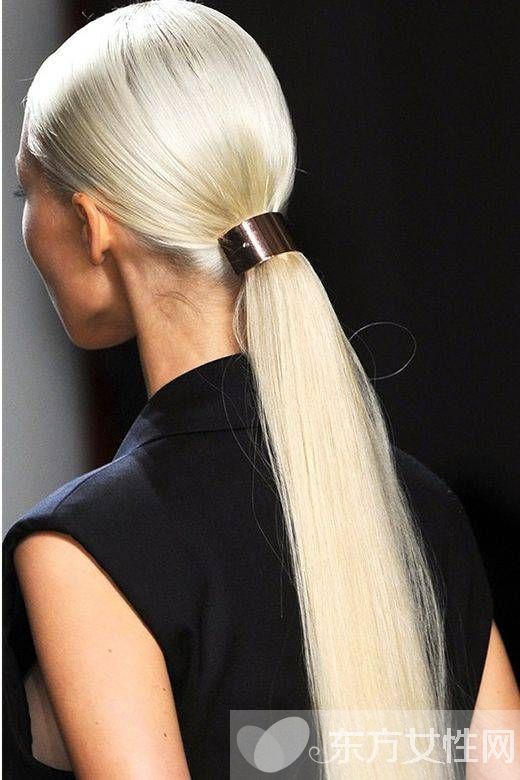 年会装扮小心机 试试今年最流行的金属发饰