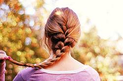 时尚麻花辫的编法 让麻花辫融合时尚气息