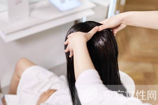 秋冬染烫头发护理 怎样烫后修复才有效