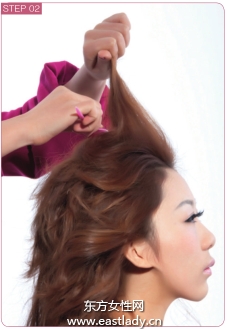 蝴蝶结搭配韩式刘海波浪卷展现优雅气质