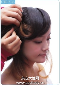 珍珠夹子点缀盘发韵味十足