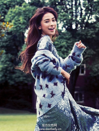 Angelababy展示新发型俏皮可爱