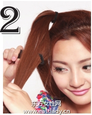 蓬松侧马尾辫展现甜美十足萌女造型