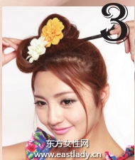 蓬松侧马尾辫展现甜美十足萌女造型