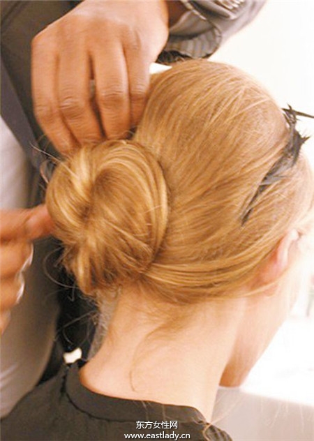 跟当红明星学绑及肩短发 变身率性女神