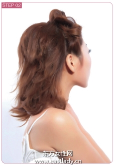 韩式编发发型搭配蝴蝶结很有甜美气质