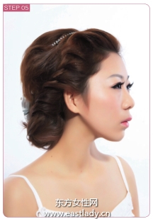 韩式盘发搭配蝴蝶结做性感美少妇