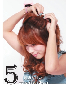 俏皮可爱咖色微卷发型