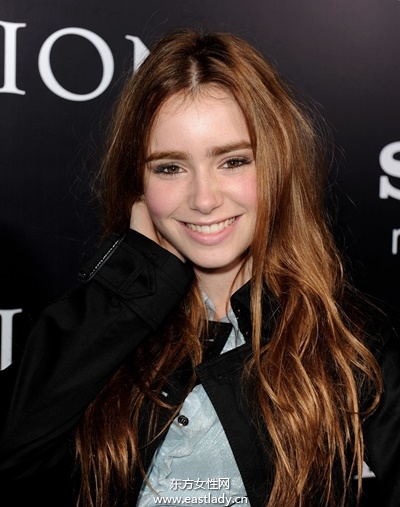 长、短、直、卷全都Hold得住 莉莉柯林斯发型全纪录